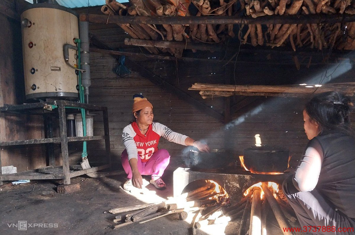 Bếp được sử dụng tại điểm trường Măng Liệt， xã Trà Nam， huyện Nam Trà My. Ảnh: Đắc Thành